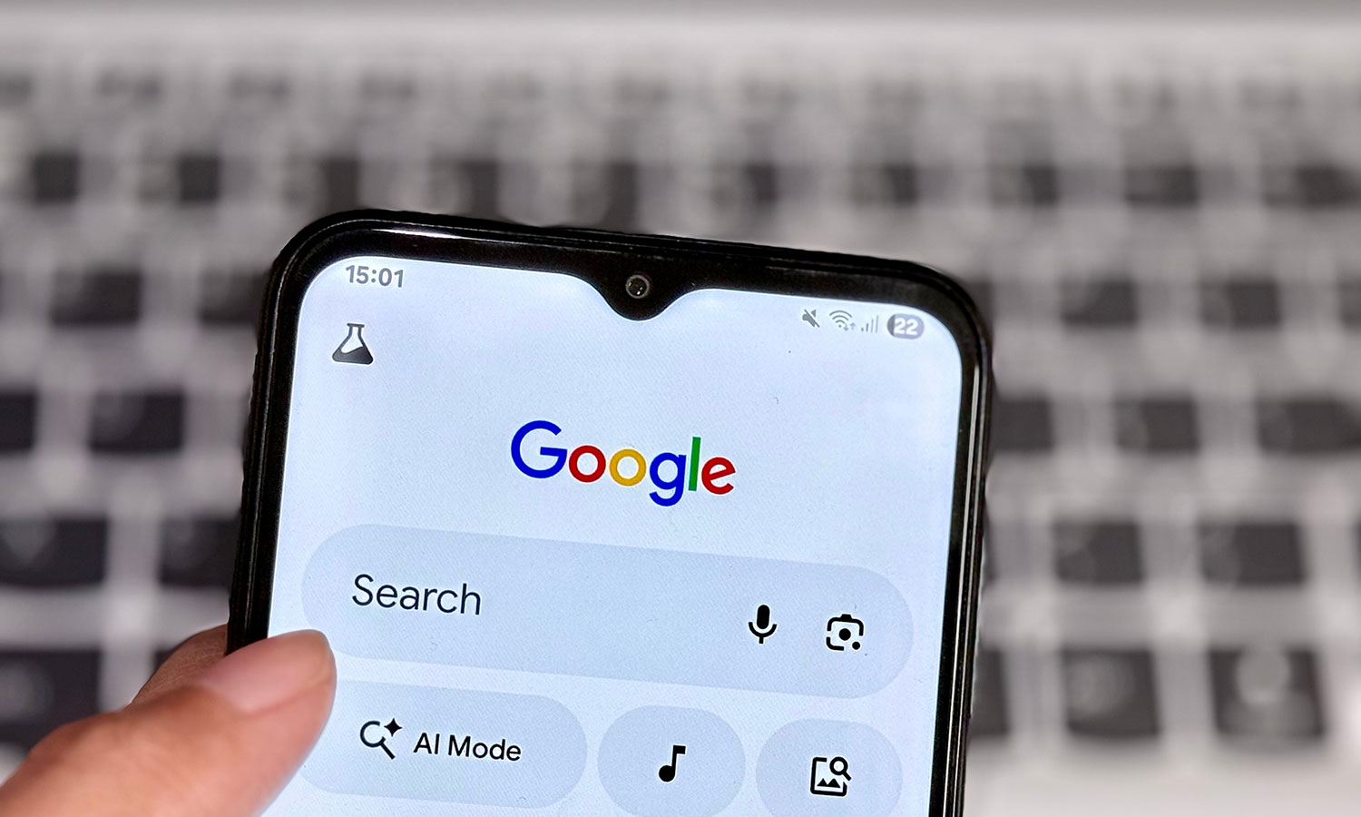 Google lepsze od chatbotów AI. Naukowcy nie mogą się nadziwić