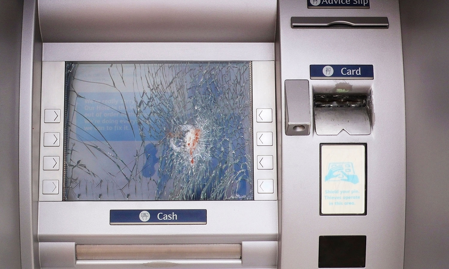 Rozbił bankomat tylko z jednego powodu. Chyba wyłączył myślenie