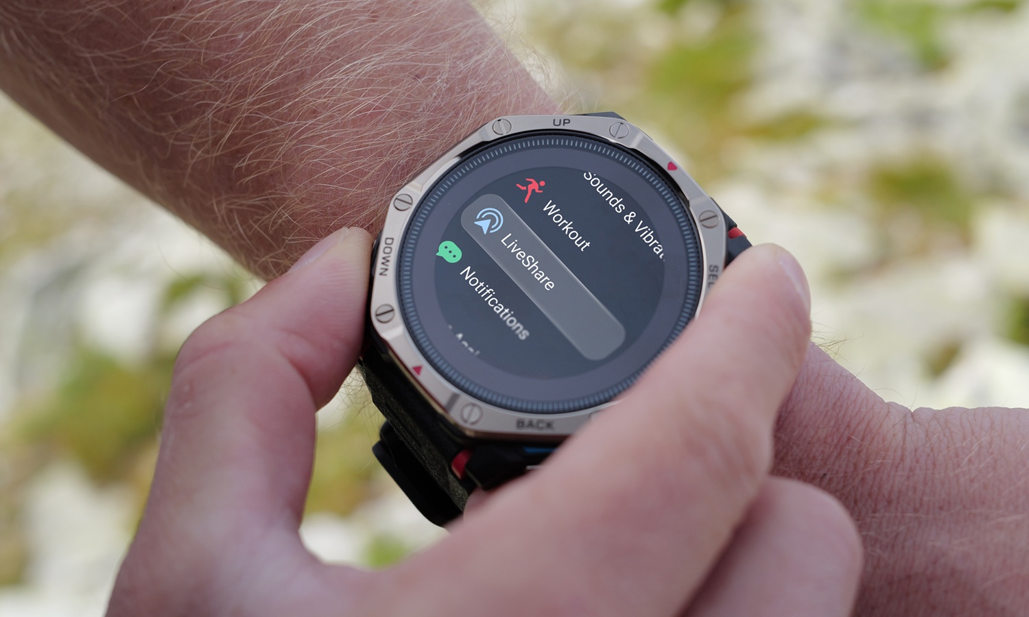 Twój zegarek pokaże bliskim, gdzie jesteś. Nowa funkcja Amazfit