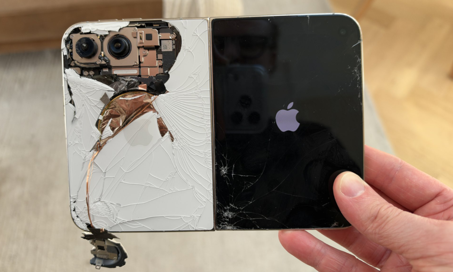 Upadł mu iPhone Duo. Ile zapłaci za naprawę?