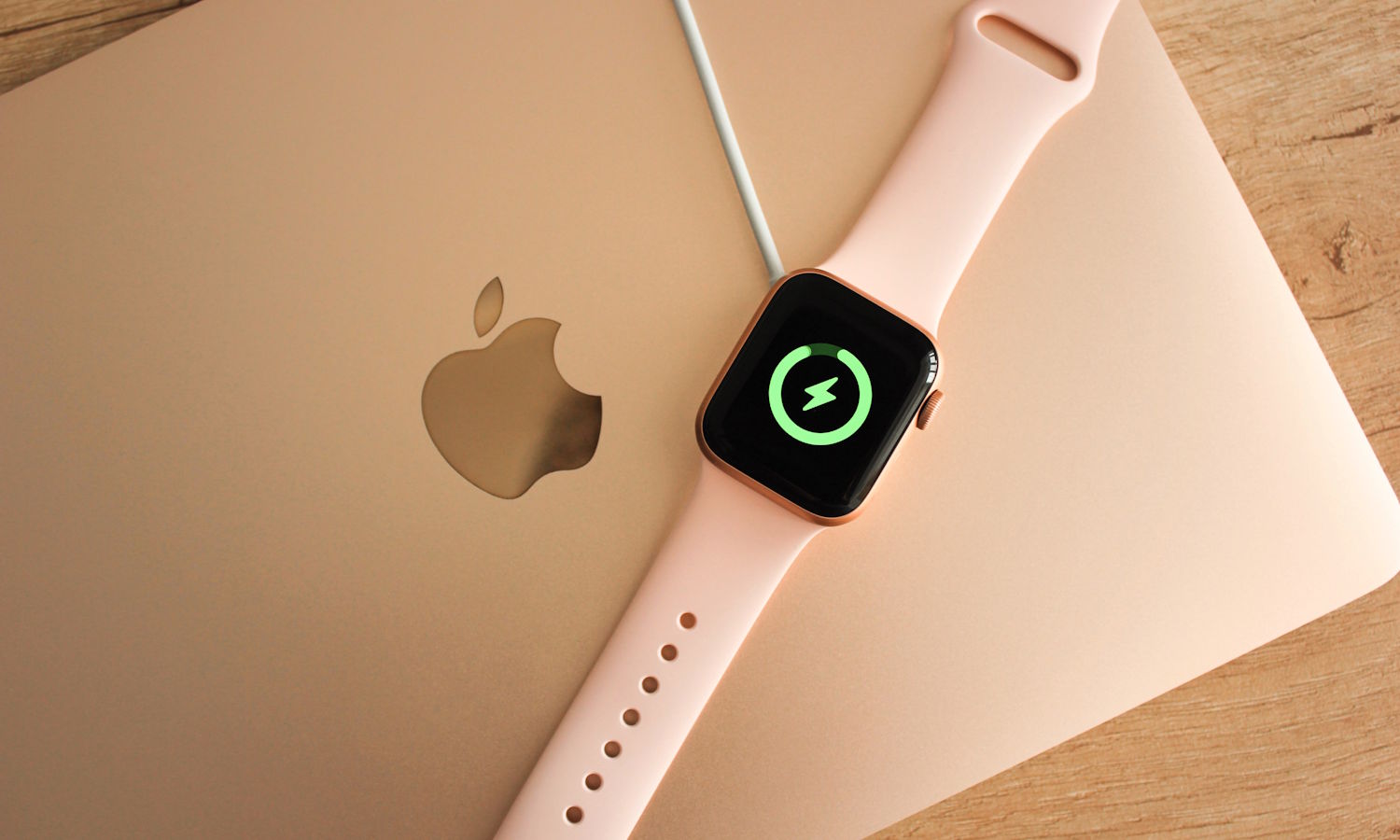 Oryginalna ładowarka Apple do kosza. Zadziała tylko w jednym kraju