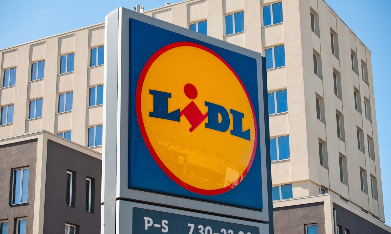Lidl przecenił dwa świetne urządzenia. Zimowy niezbędnik każdego kierowcy
