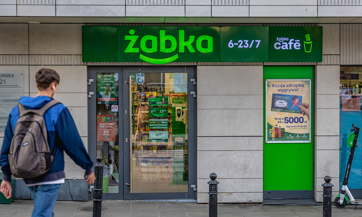 Chcą postawić automaty w szkołach. To pomysł znanej sieci