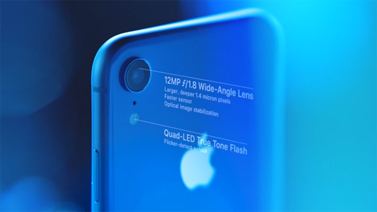 Startuje przedsprzedaż iPhone'a XR w Play. Tanio... nie jest
