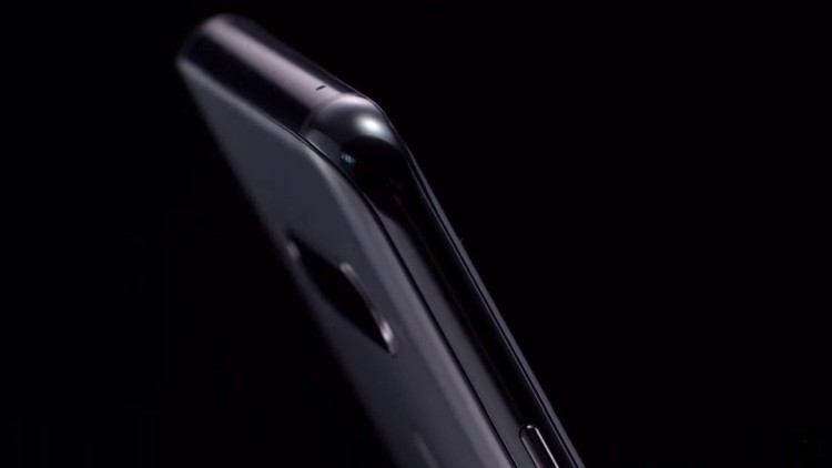 W LG V40 ThinQ zastosowano technologię Silky Blast, dzięki której obudowa urządzenia nie będzie śliska