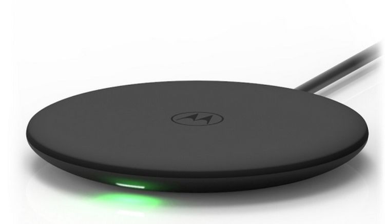 Motorola moze w końcu wprowadzić bezprzewodowe ładowanie do swoich smartfonów. Pierwszy strzał - Moto G7
