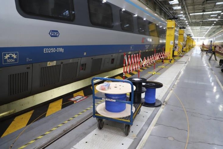 Doczekaliśmy się: ruszył montaż instalacji internetowej w pociągach Pendolino