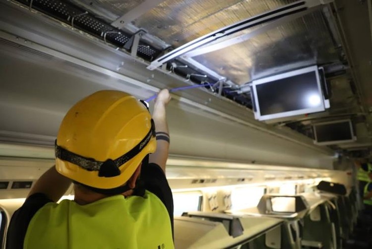 Doczekaliśmy się: ruszył montaż instalacji internetowej w pociągach Pendolino