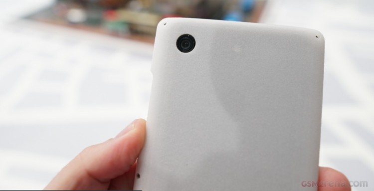 Honor View 20 - pierwszy smartfon chińskiej marki z aparatem zintegrowanym z wyświetlaczem