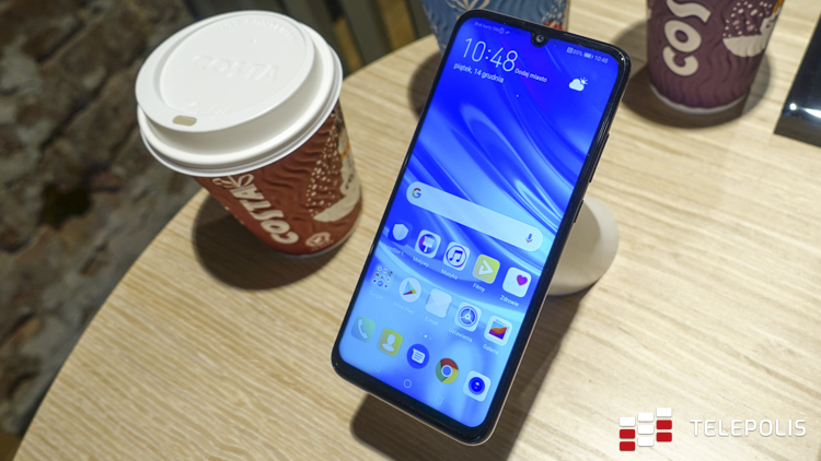 Huawei prezentuje w Polsce smartfon P Smart 2019 oraz zapowiada współpracę z Costa Coffee