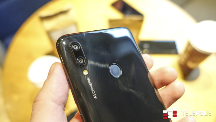 Huawei prezentuje w Polsce smartfon P Smart 2019 oraz zapowiada współpracę z Costa Coffee