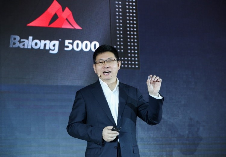 Huawei prezentuje router 5G CPE Pro z obsługą sieci Wi-Fi 6. Urządzenie korzysta z nowego modemu Balong 5000