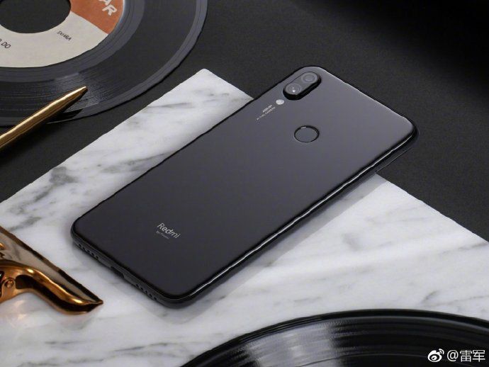 Redmi 7 na oficjalnych renderach dwa dni przed premierą. Założyciel Xiaomi podkręca atmosferę