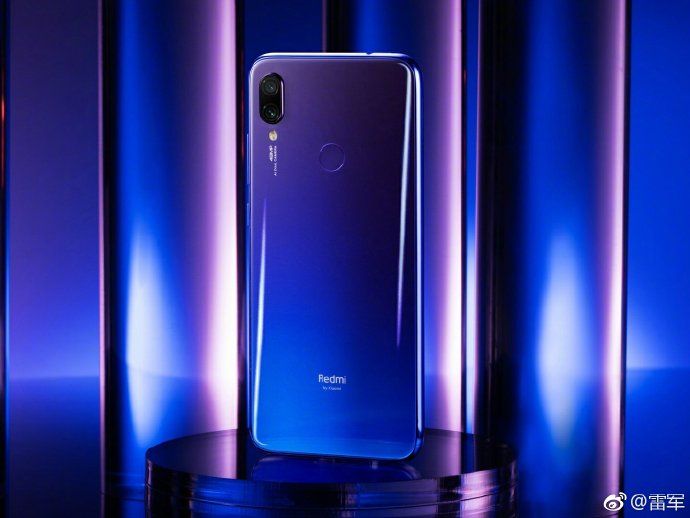 Redmi 7 na oficjalnych renderach dwa dni przed premierą. Założyciel Xiaomi podkręca atmosferę