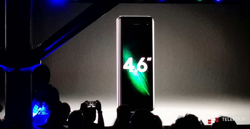 Samsung Galaxy Fold - składany smartfon z 6 aparatami i 12 GB pamięci RAM
