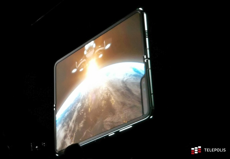 Samsung Galaxy Fold - składany smartfon z 6 aparatami i 12 GB pamięci RAM