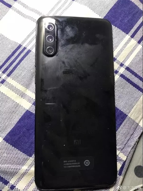 Kupiła Xiaomi Mi 9, dostała smartfon bez LED-a. Czyżby to był prototyp?