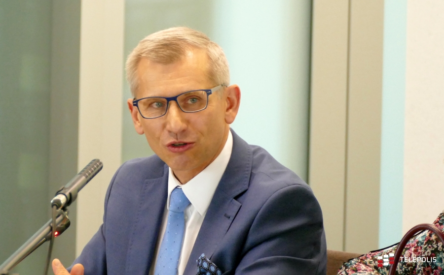Protest przeciwko sieci 5G w Polsce był smutny. Teorie o szkodliwym PEM wybrzmiały w sejmie