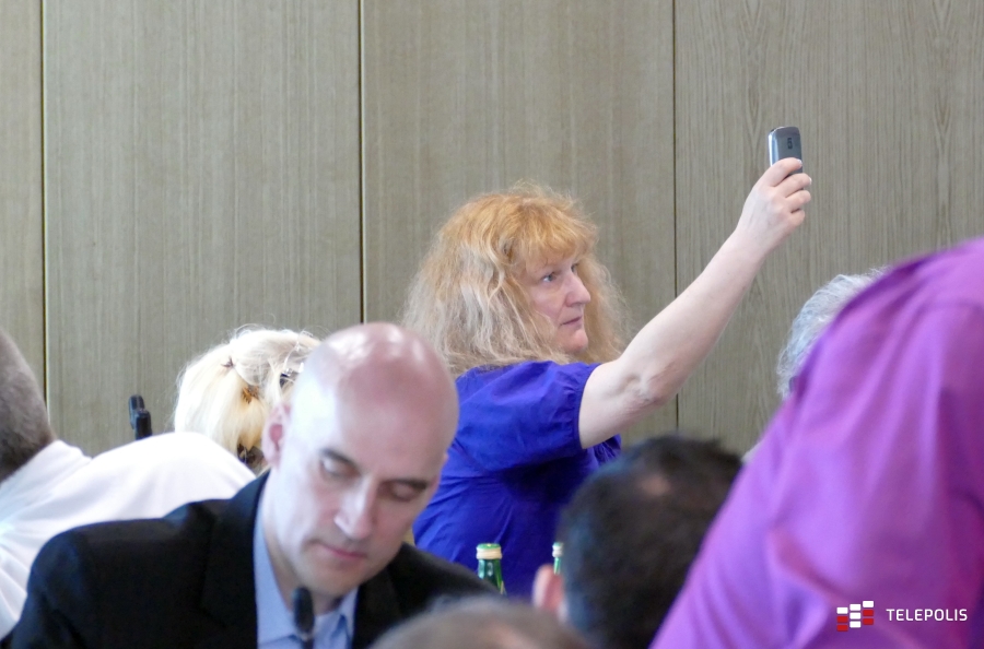 Protest przeciwko sieci 5G w Polsce był smutny. Teorie o szkodliwym PEM wybrzmiały w sejmie