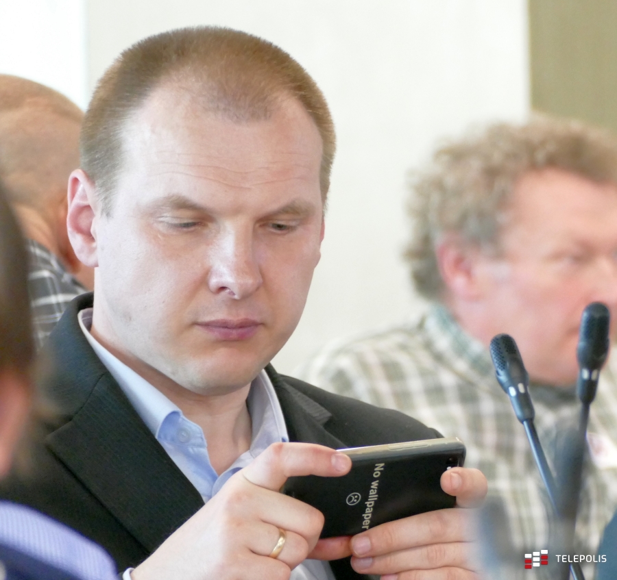 Protest przeciwko sieci 5G w Polsce był smutny. Teorie o szkodliwym PEM wybrzmiały w sejmie