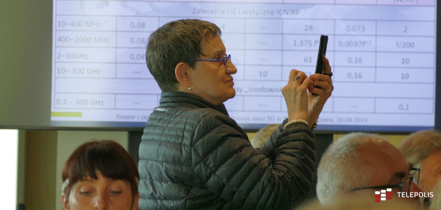Protest przeciwko sieci 5G w Polsce był smutny. Teorie o szkodliwym PEM wybrzmiały w sejmie
