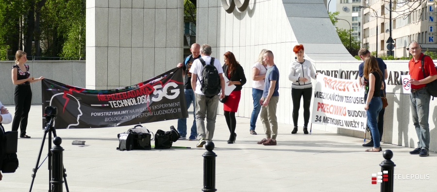 Protest przeciwko sieci 5G w Polsce był smutny. Teorie o szkodliwym PEM wybrzmiały w sejmie