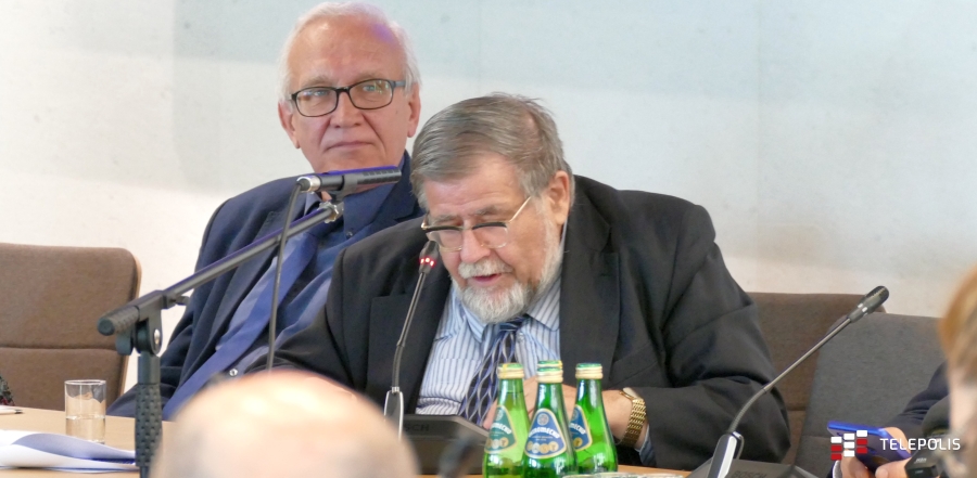 Protest przeciwko sieci 5G w Polsce był smutny. Teorie o szkodliwym PEM wybrzmiały w sejmie