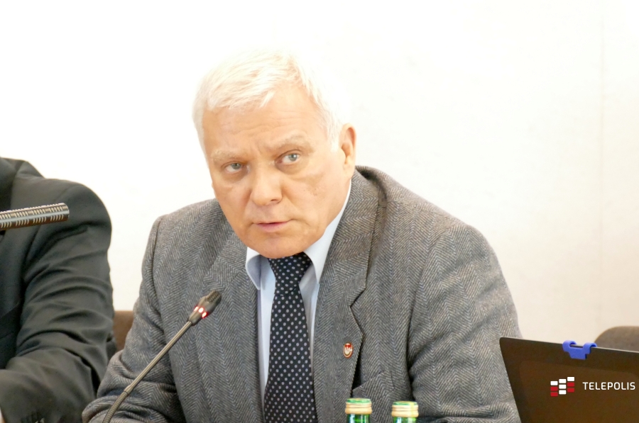 Protest przeciwko sieci 5G w Polsce był smutny. Teorie o szkodliwym PEM wybrzmiały w sejmie