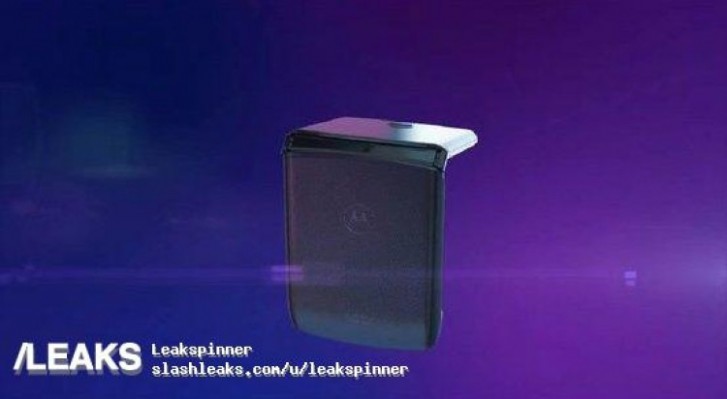 Motorola RAZR V4 pozuje do zdjęć z zestawem akcesoriów