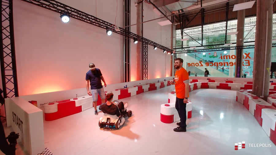 Największy salon Xiaomi w Polsce już otwarty. Tłum dopiero się zbiera