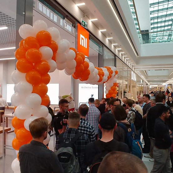 Największy salon Xiaomi w Polsce już otwarty. Tłum dopiero się zbiera