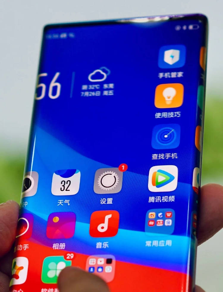 Nowy smartfon OPPO z „wodospadowym ekranem”