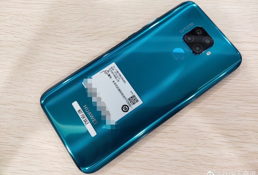 Huawei Mate 30 Lite na pierwszym zdjęciu. Ekran z dziurką i kwadratowy aparat