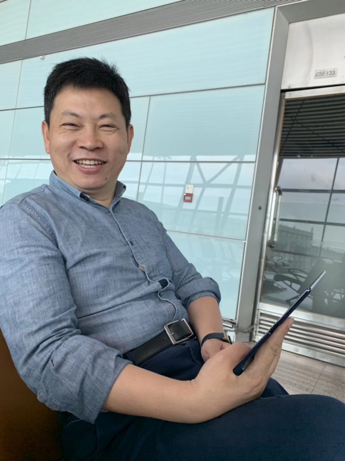 Prezes Huawei używa składanego Mate'a X. My musimy poczekać