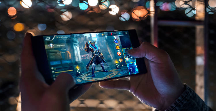 Fani gier mobilnych najczęściej grają w domu i komunikacji miejskiej
