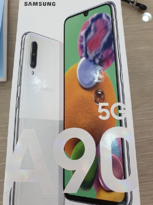 Samsungi Galaxy M30s i A90 5G wyglądają jak zlepek innych smartfonów