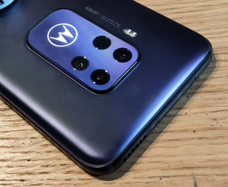 Motorola One Zoom: oficjalna premiera w Polsce. Wybór smartfonu 48 Mpix jest coraz trudniejszy...
