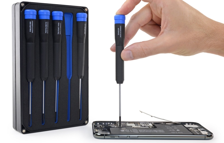 iPhone 11 Pro Max rozebrany przez serwis iFixit