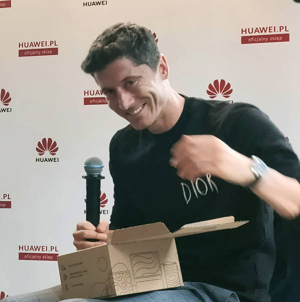 Huawei otwiera sklep internetowy. Robert Lewandowski już zrobił w nim zakupy