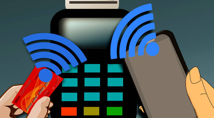 Już 62% Polaków płaci zbliżeniowo, w tym smartfonami