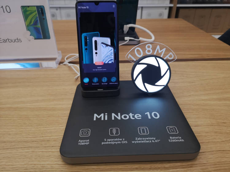 Xiaomi otwiera nowe salony Mi Store i odpala promocję na Black Friday. Voucher 200 zł przy zakupie Redmi Note 8T