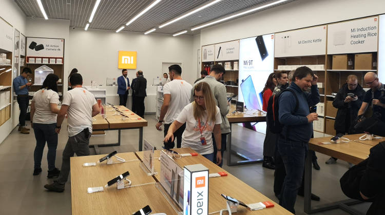 Xiaomi otwiera nowe salony Mi Store i odpala promocję na Black Friday. Voucher 200 zł przy zakupie Redmi Note 8T