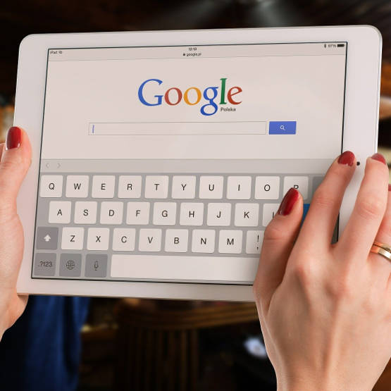 Jak Google manipuluje wynikami wyszukiwania - nowy raport. Może przyszedł czas na alternatywę?