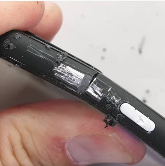 Google Pixel 4 XL jest słaby i pęka. Ma wadę konstrukcyjną