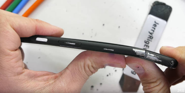 Google Pixel 4 XL jest słaby i pęka. Ma wadę konstrukcyjną