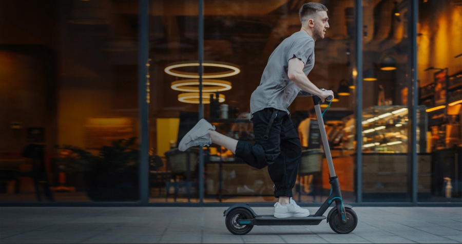 Nocna promocja w Play: Samsung Galaxy S9, Sony Xperia 10 oraz hulajnoga Motus 8,5 FitLovers Edition