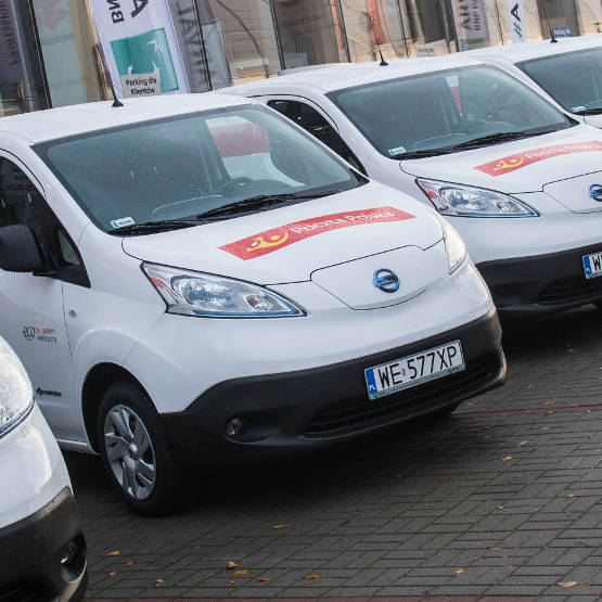 Teraz awizo dostaniesz ekologicznie: Poczta Polska doręczy je samochodem elektrycznym