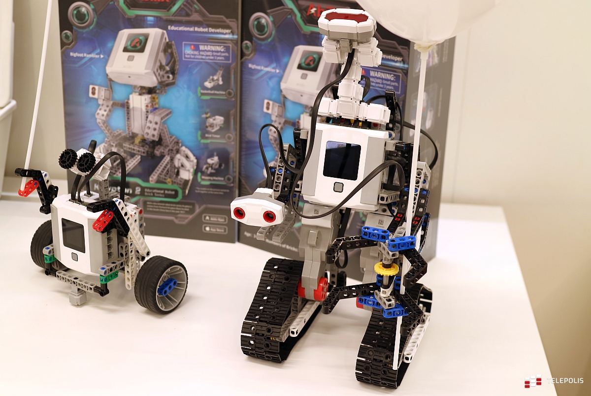 Zabawa robotem Abilix to Dzień Dziecka w listopadzie