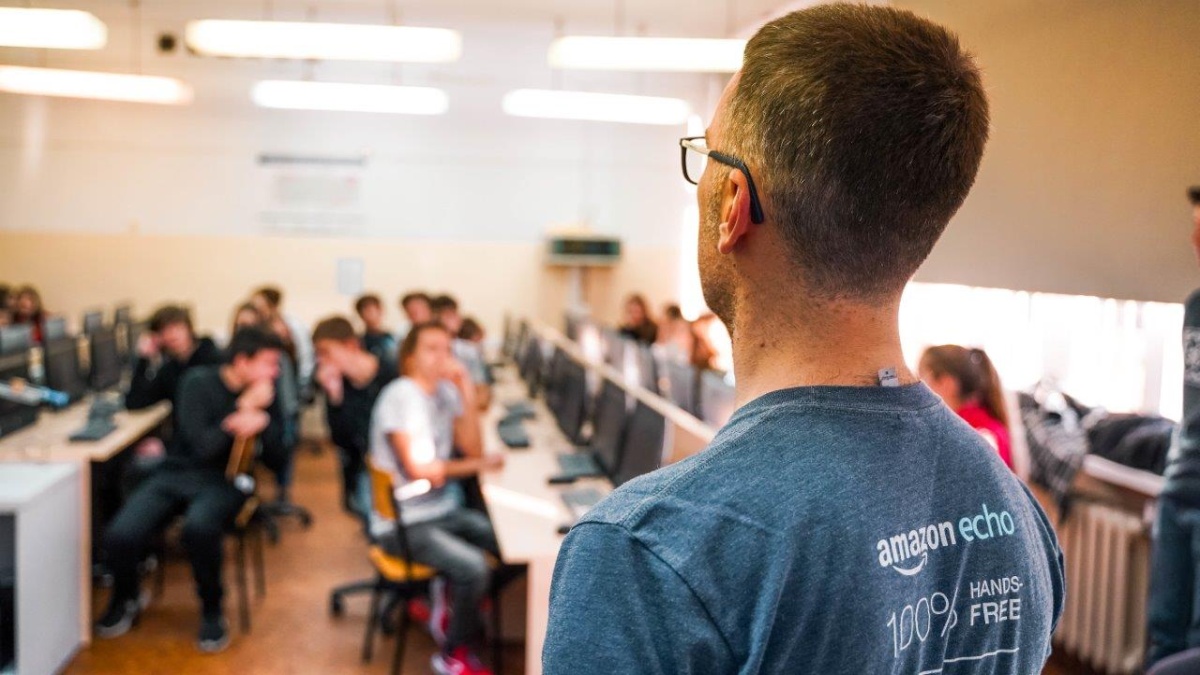 Godzina Kodowania: 2500 małych programistów uczy się pod okiem ekspertów Amazonu