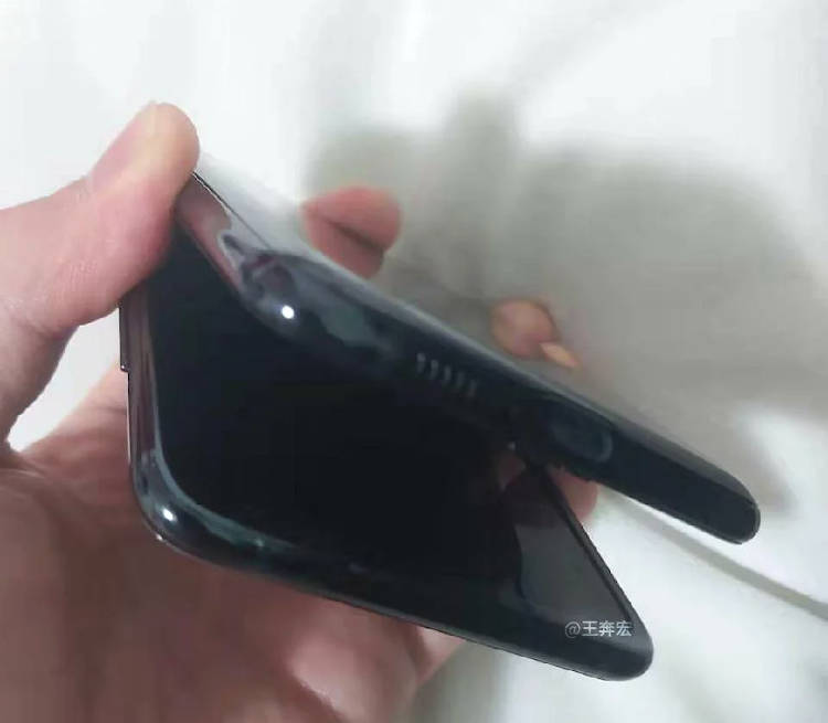 Galaxy Fold 2 na prawdziwych zdjęciach! Wygląda trochę jak RAZR
